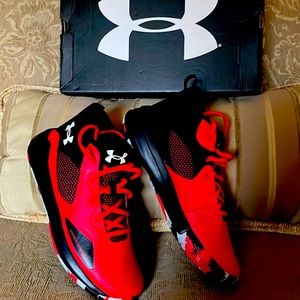 Under Armour Mid Top youth boys size 6